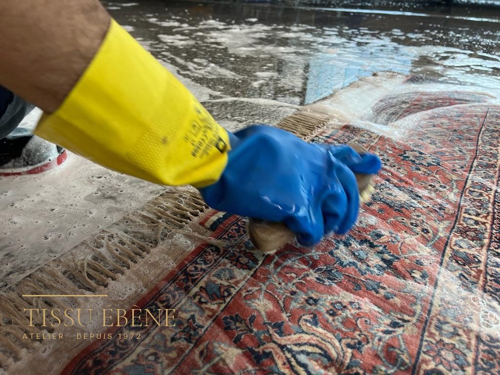 Tapis pris en charge apr&egrave;s un d&eacute;g&acirc;t des eaux