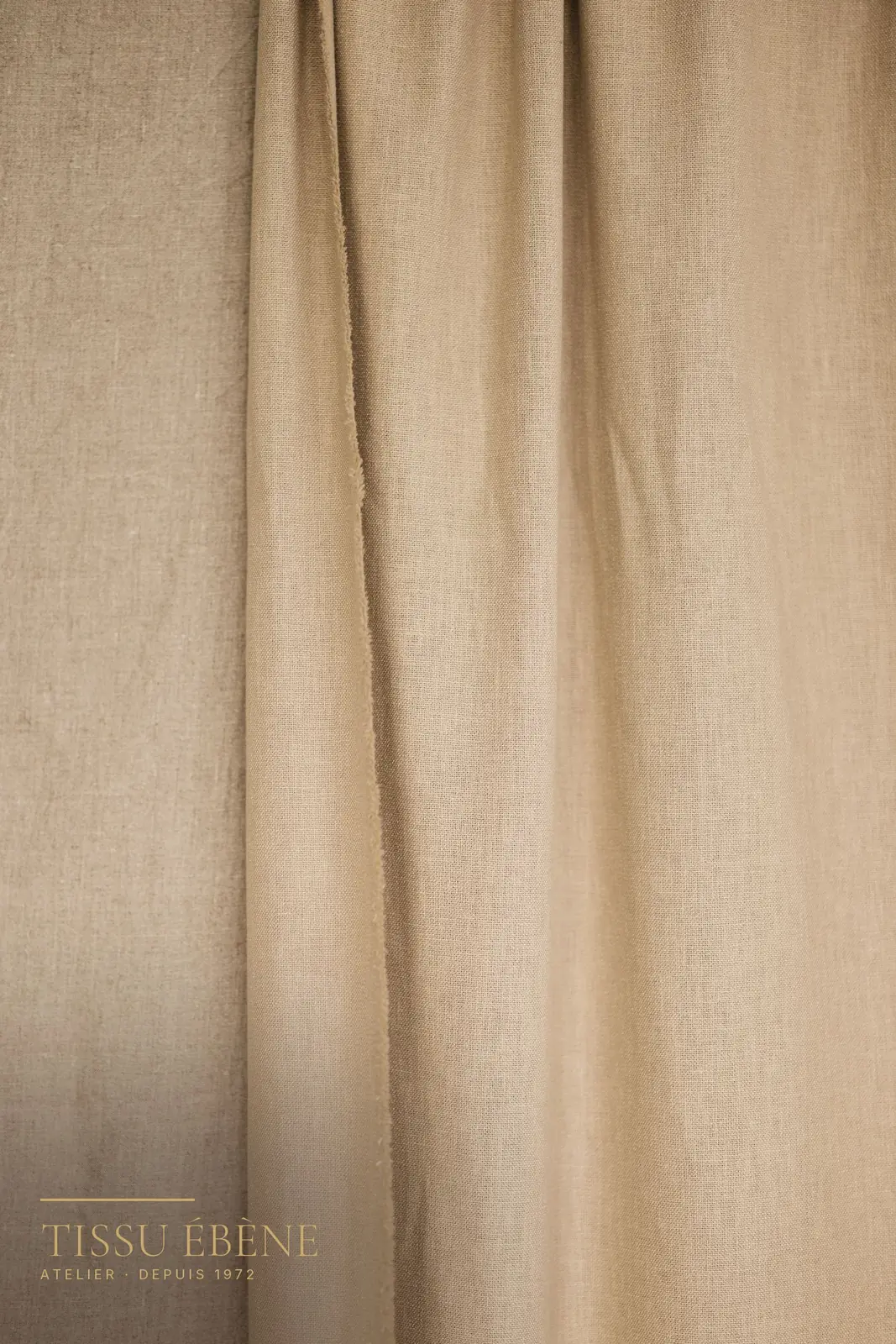 Détail d'un rideau de lin beige